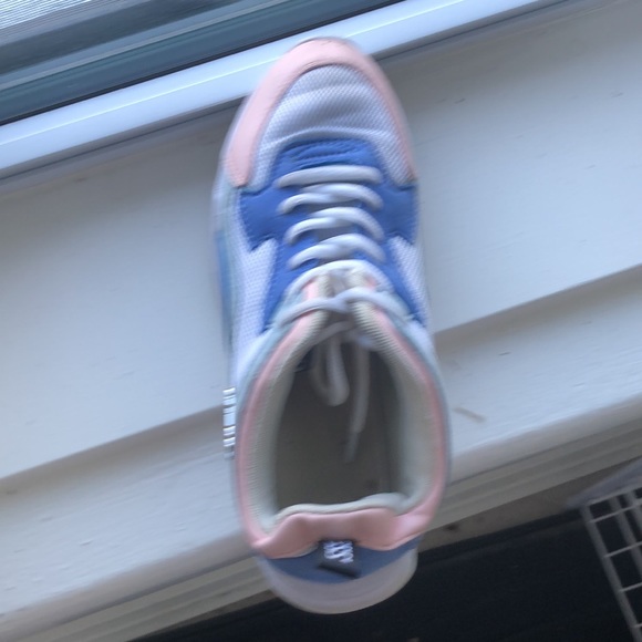 Guess  running shoes - Picture 2 of 3